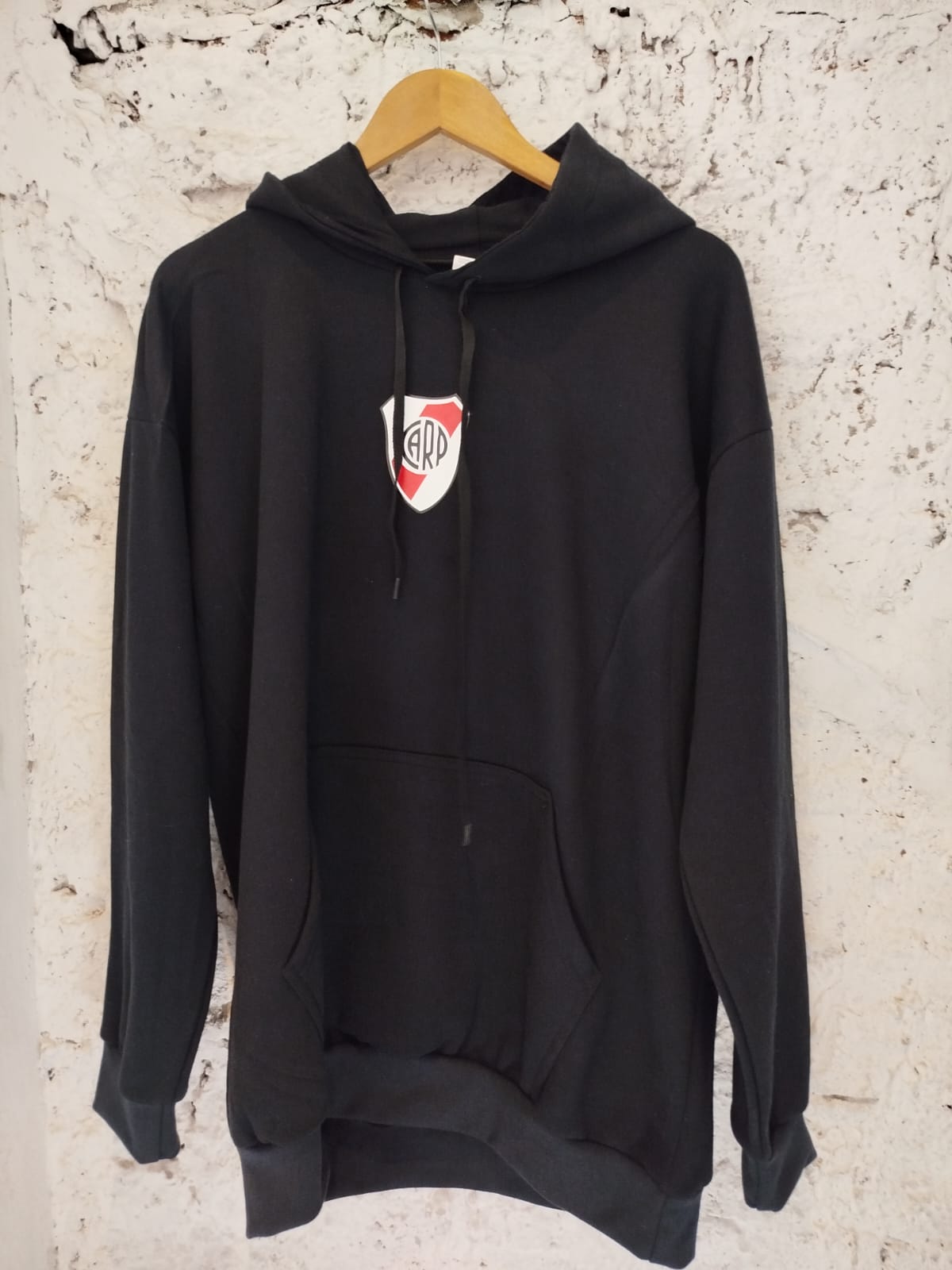 buzo de river personalizado con estampado DTF