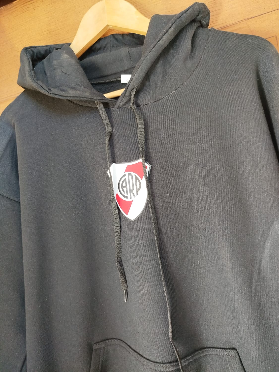 buzo de river personalizado con estampado DTF