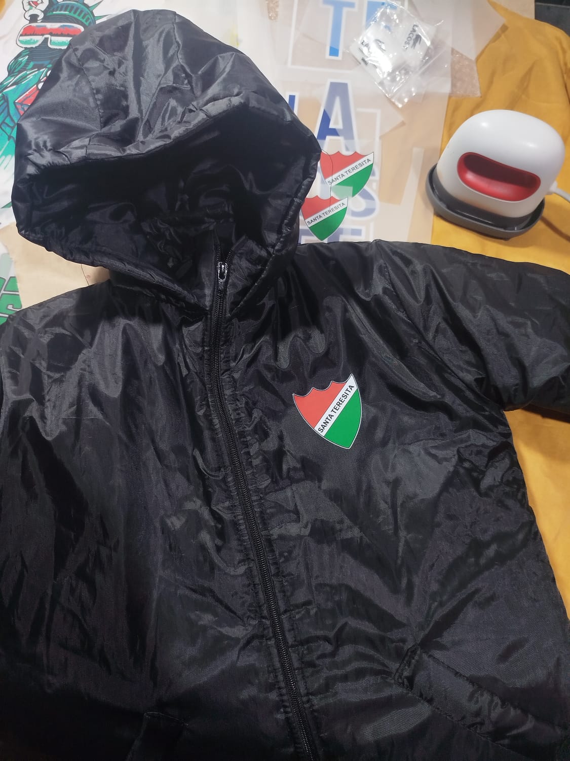 campera rompeviento estampado con DTF