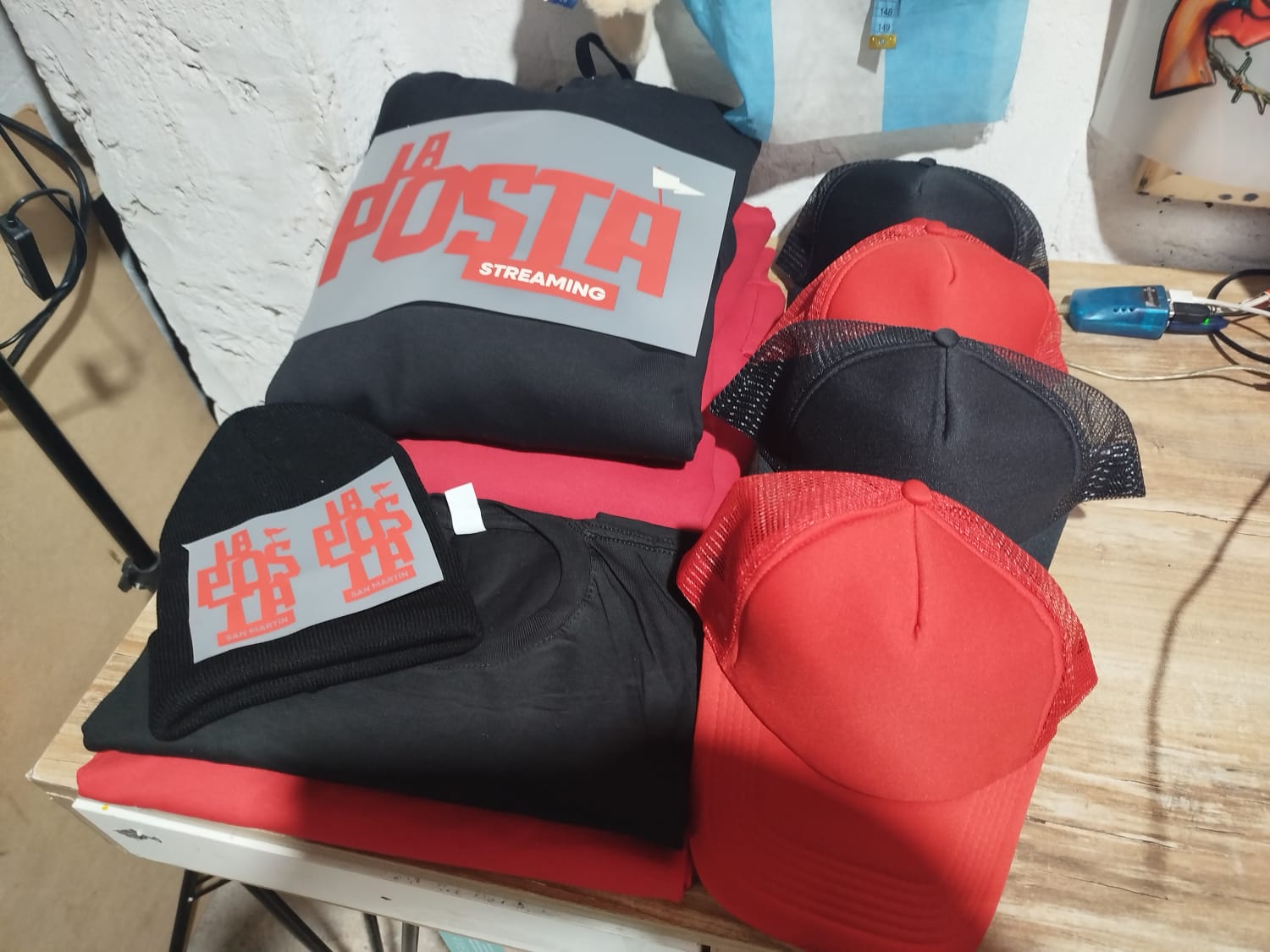 estampados personalizados con estampados DTF premium. Personalización de prendas para eventos, regalos y uso personal.
